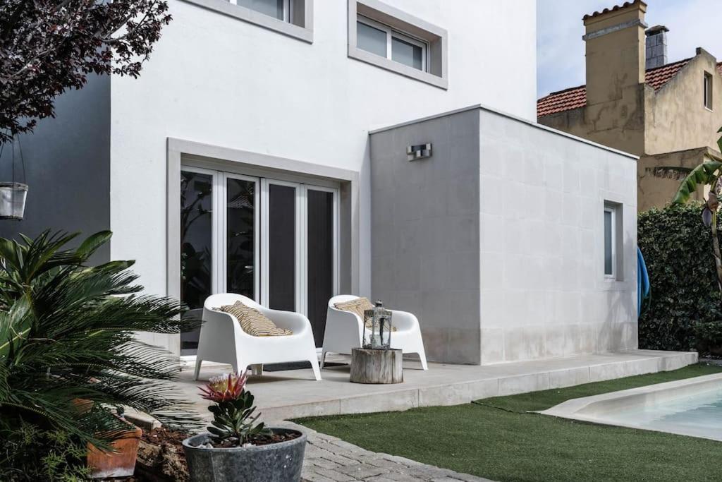 Hotel White And Light House