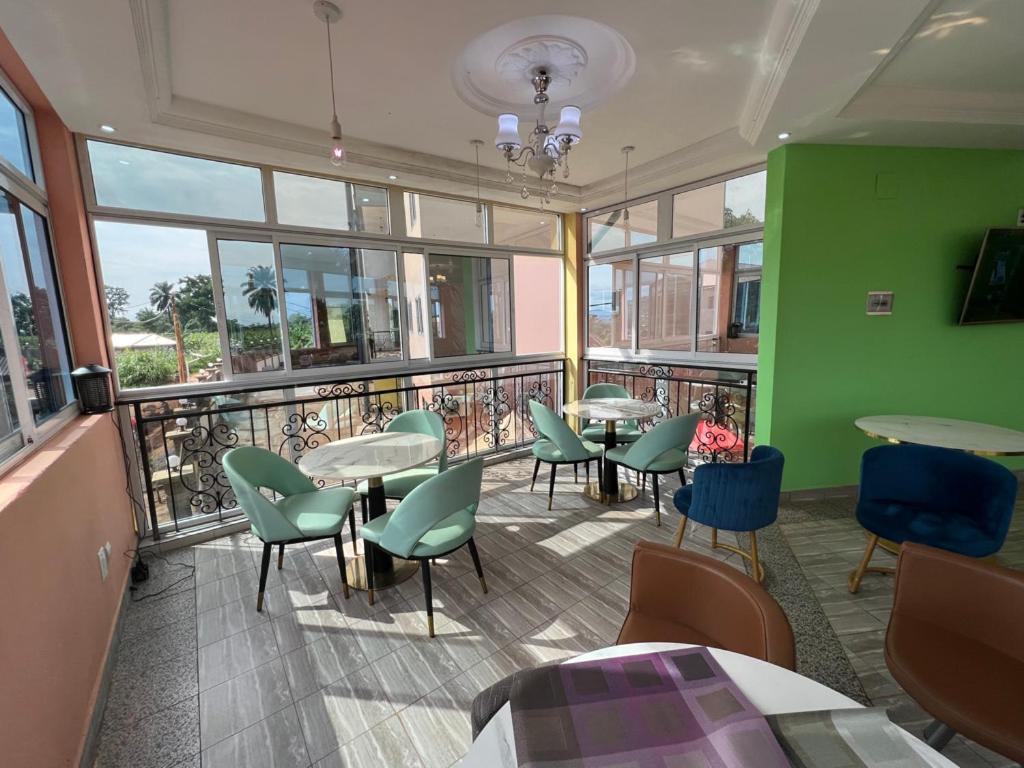 Primeshare Luxury Apartments for Family Travelers with Swimming Pool, Yaounde
