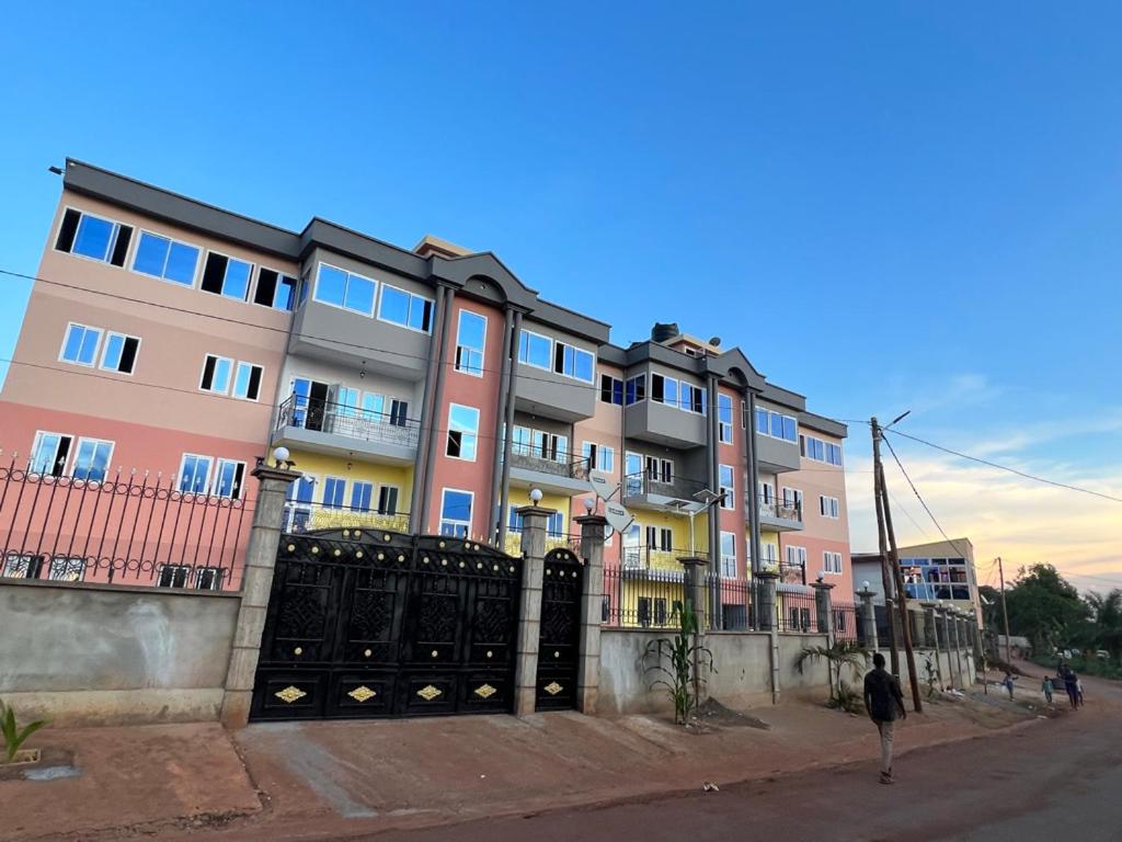 Primeshare Luxury Apartments for Family Travelers with Swimming Pool, Yaounde