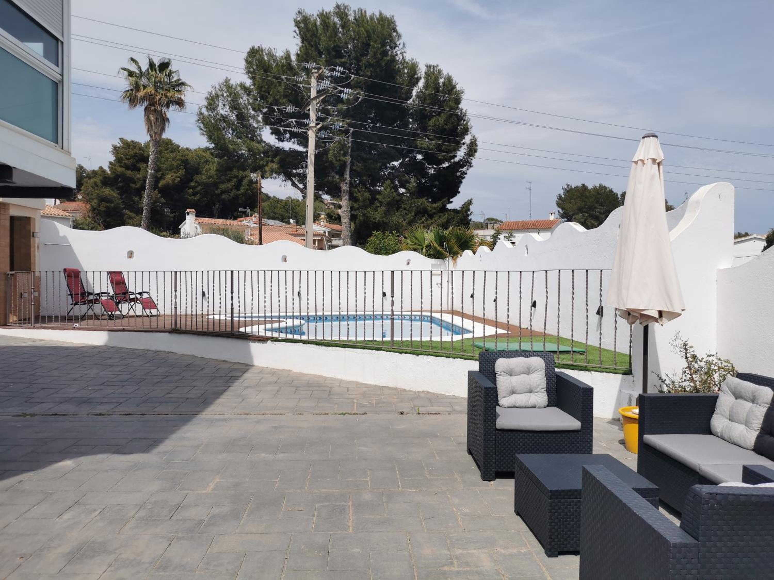 Private Pool near the Beach, 40 min from Barcelona