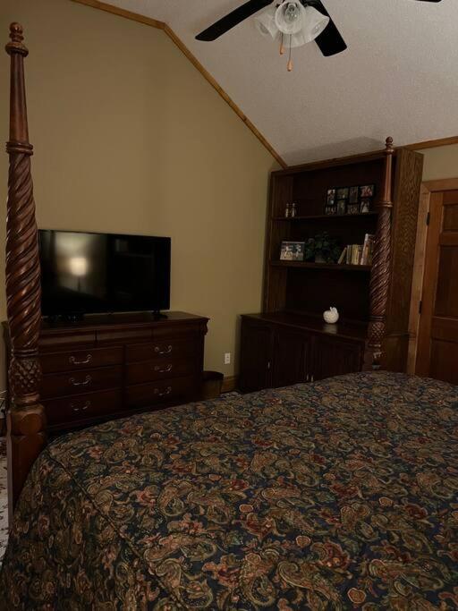 Oxford Chalet Getaway with Lake/Beach Access - Property Image 41