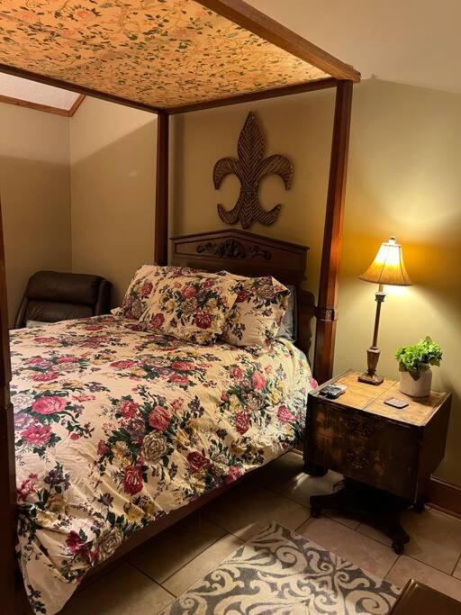 Oxford Chalet Getaway with Lake/Beach Access - Property Image 13