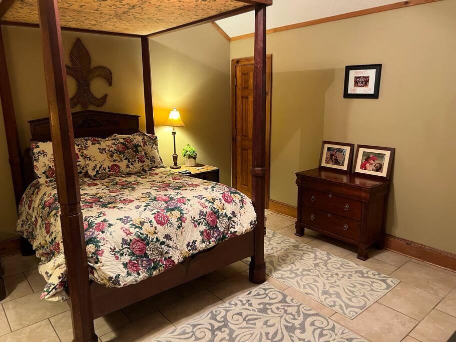 Oxford Chalet Getaway with Lake/Beach Access - Property Image 27