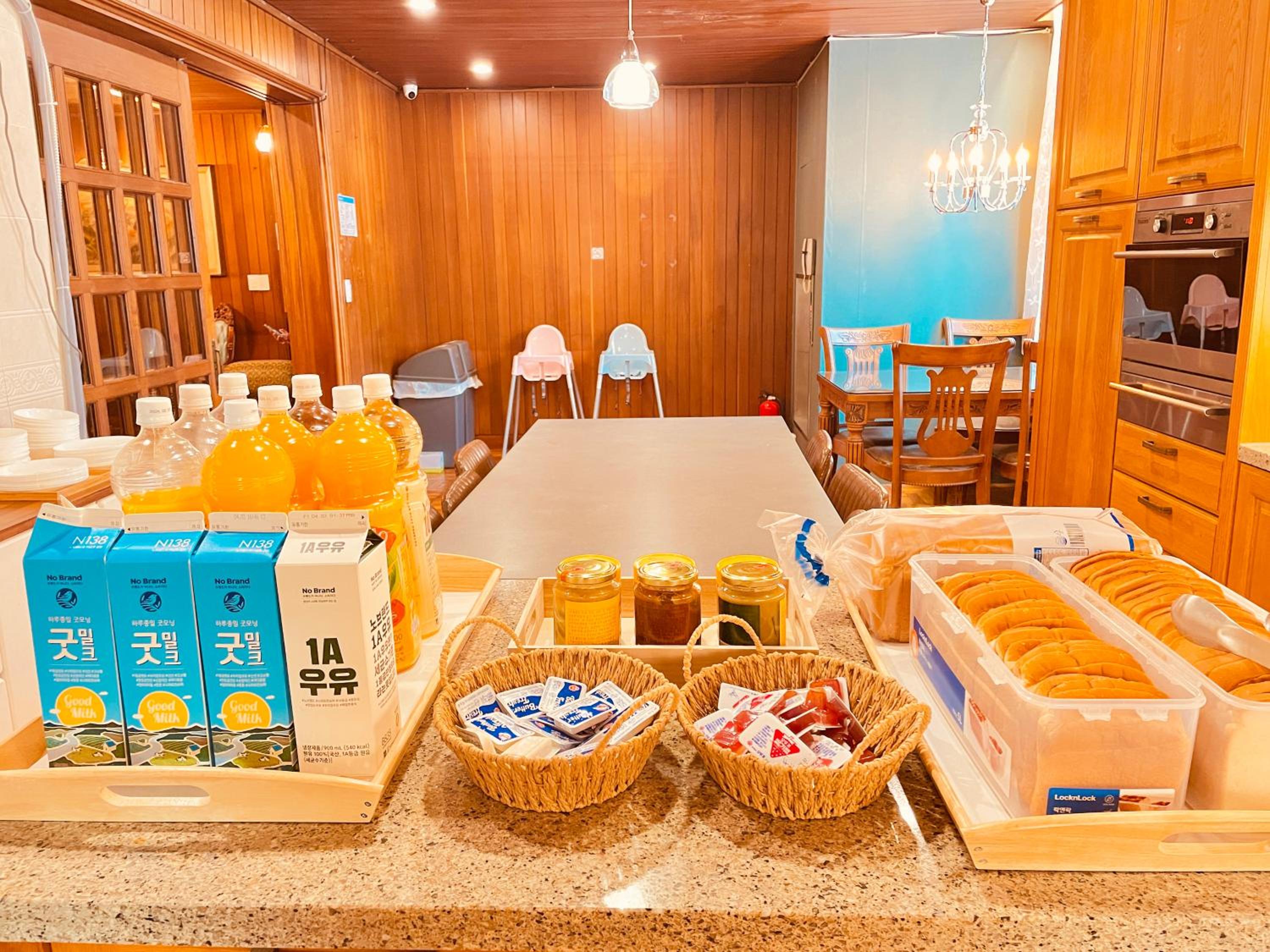OYO Hostel Myeongdong 5