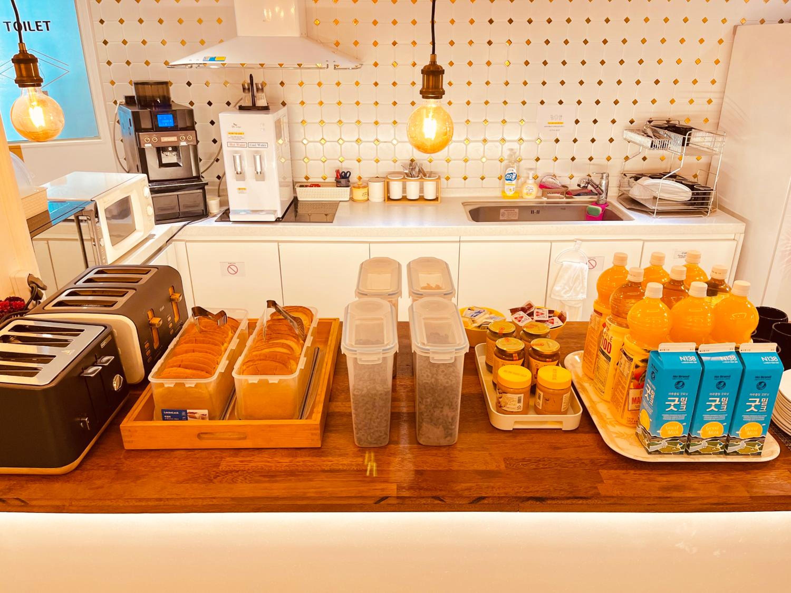 OYO Hostel Myeongdong 5