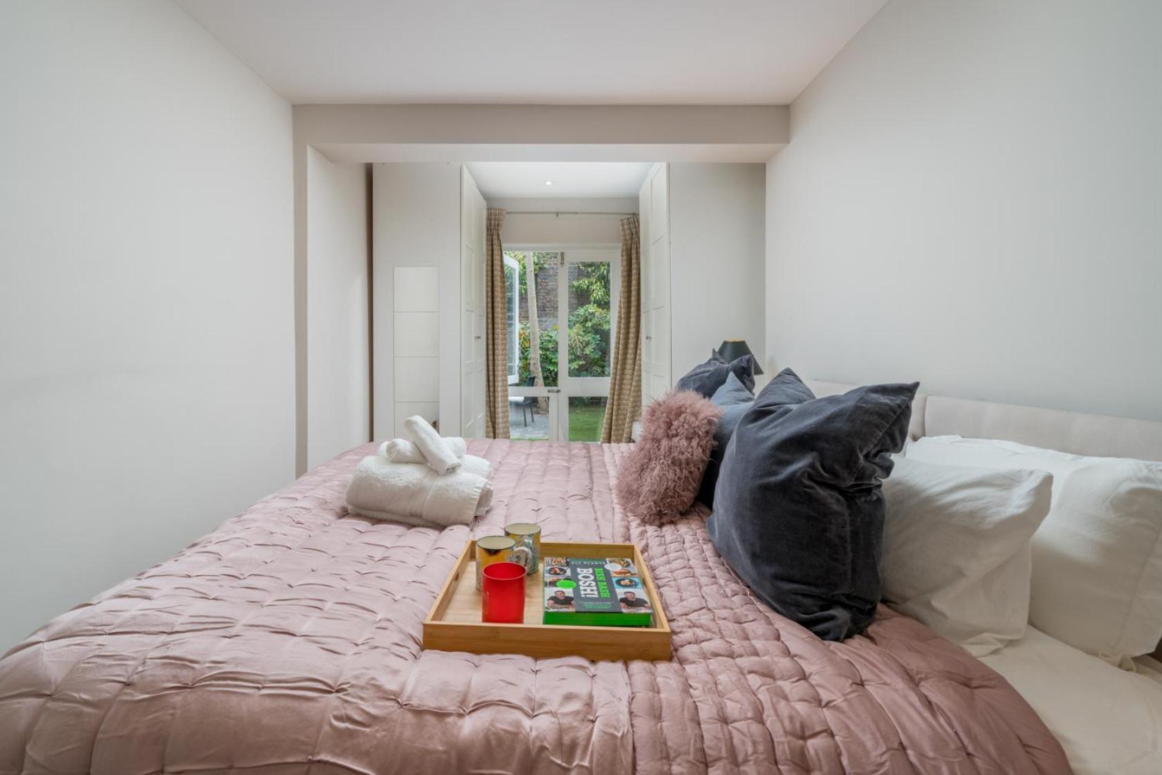 Niru Experience Stunning Duplex Apt view 4