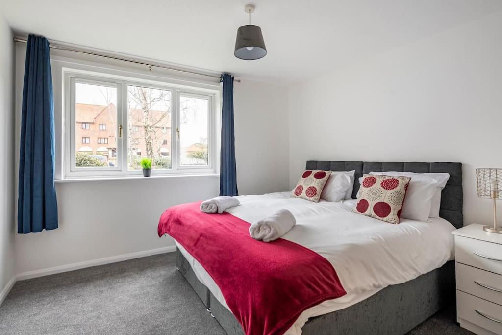 Two bedroom flat near Colchester Hospital with free parking and internet view 4
