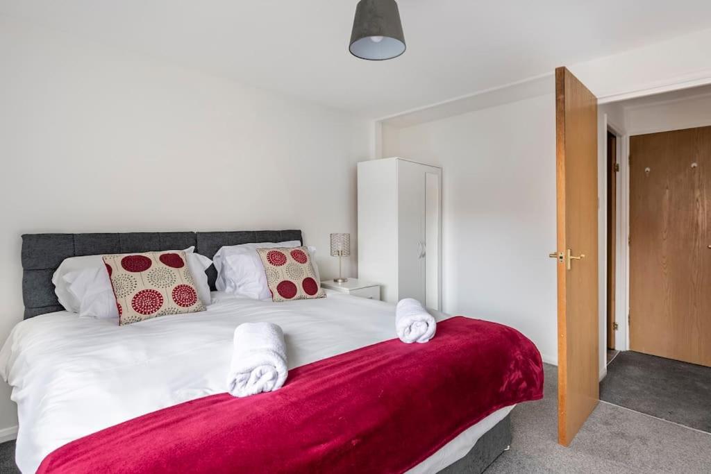 Two bedroom flat near Colchester Hospital with free parking and internet view 2