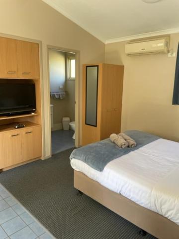 Sandy Hollow Tourist Retreat