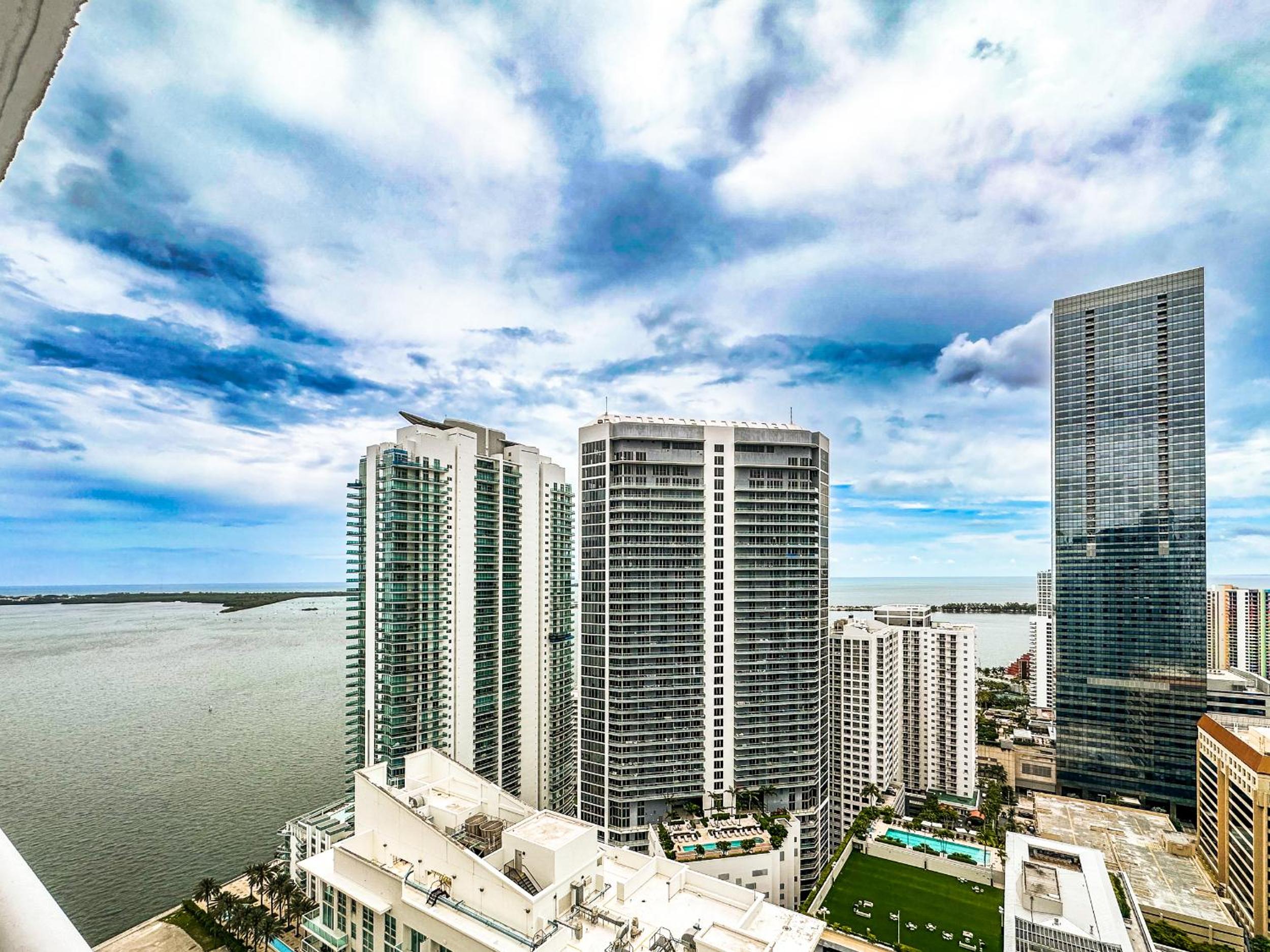 Star Stay Miami Yellow Brickell