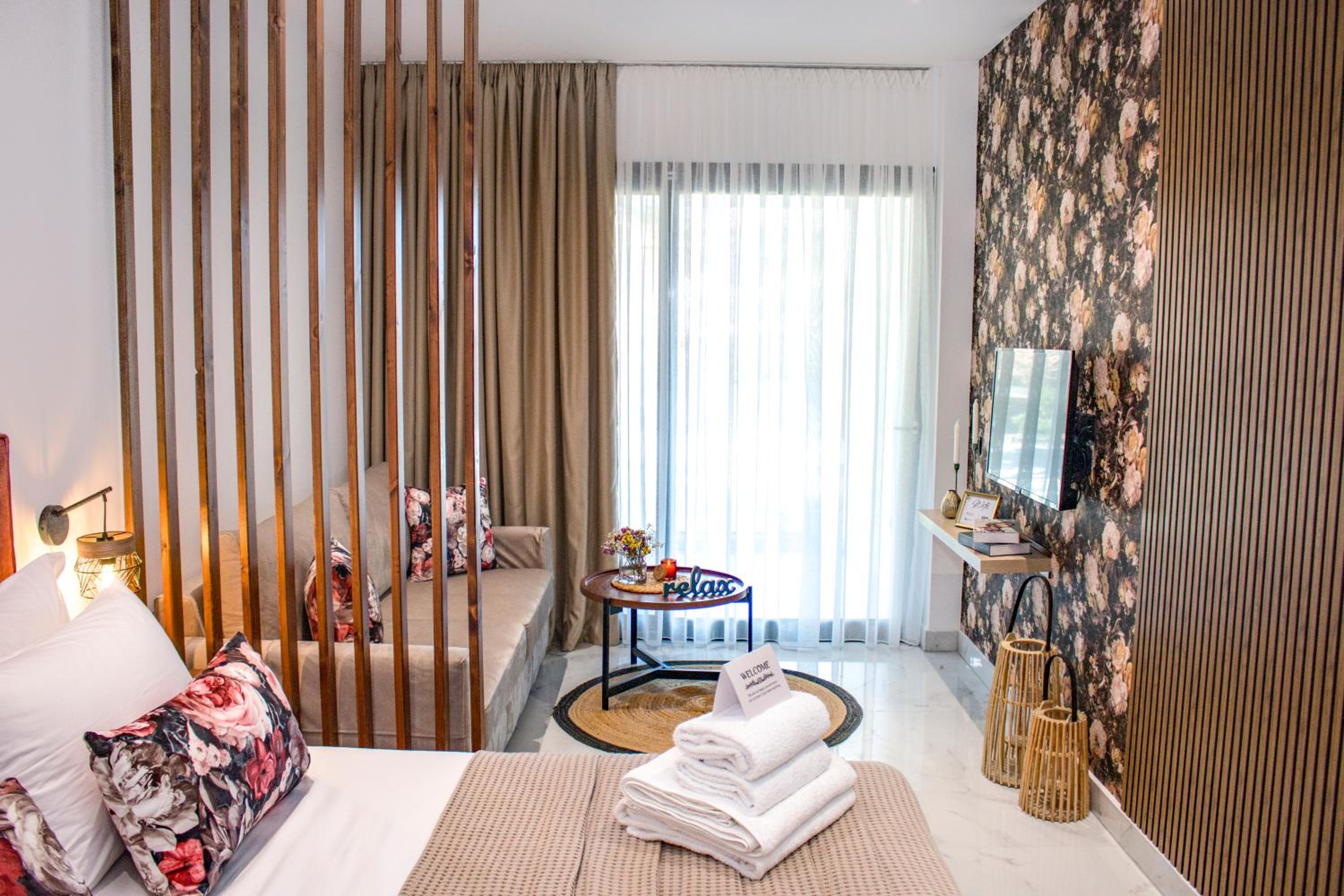 Live The Luxe