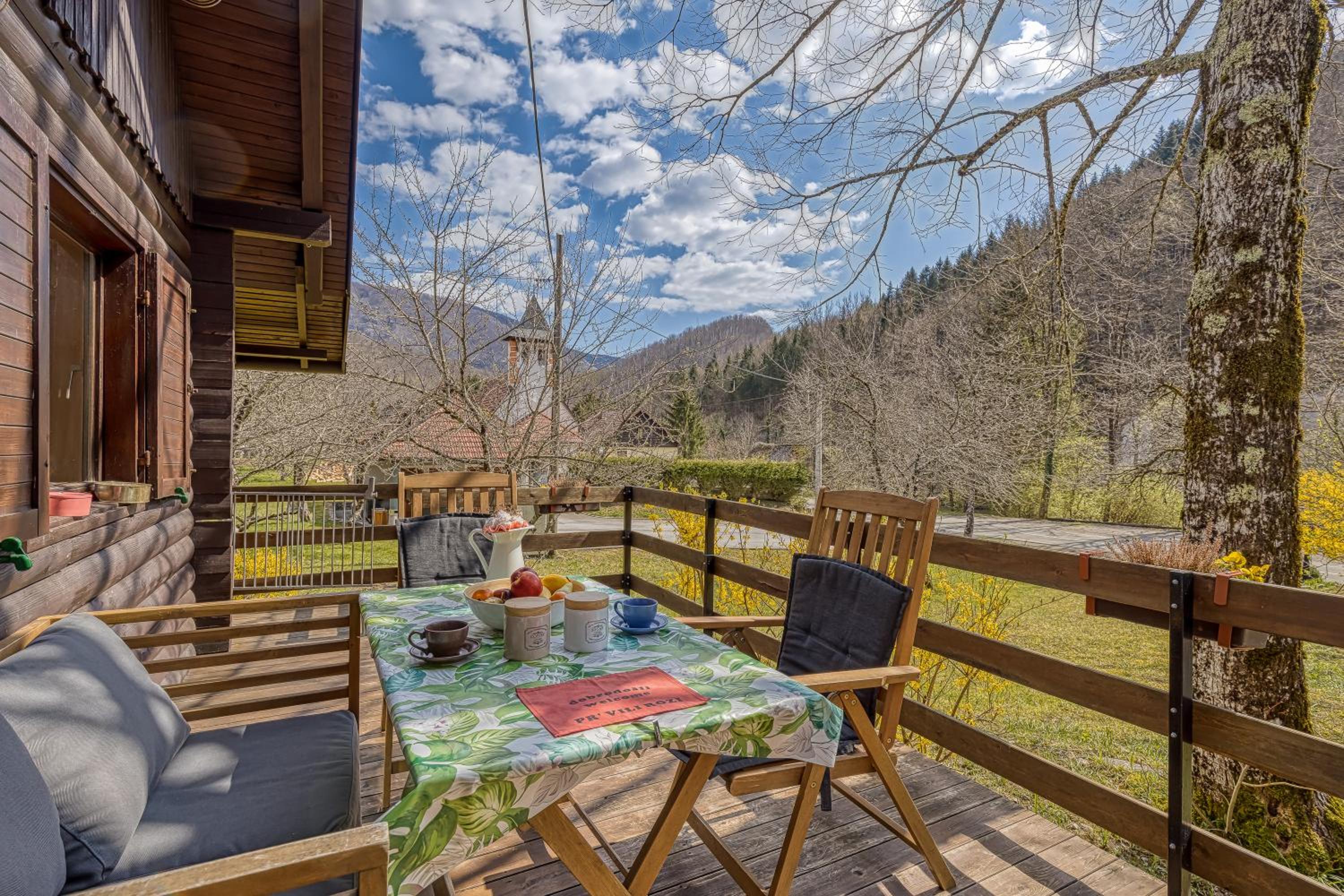 Rozi's Riverside Cottage - Happy Rentals view 2