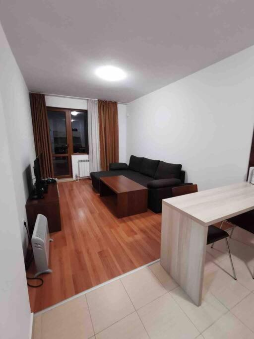 Lovely private apartment in Belelvedre