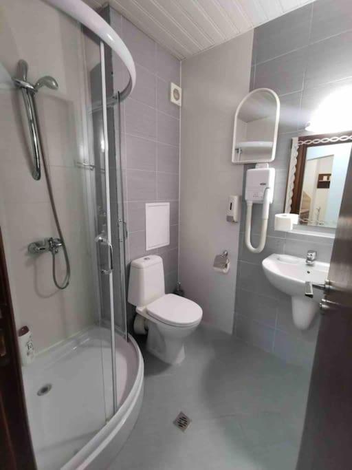 Lovely private apartment in Belelvedre