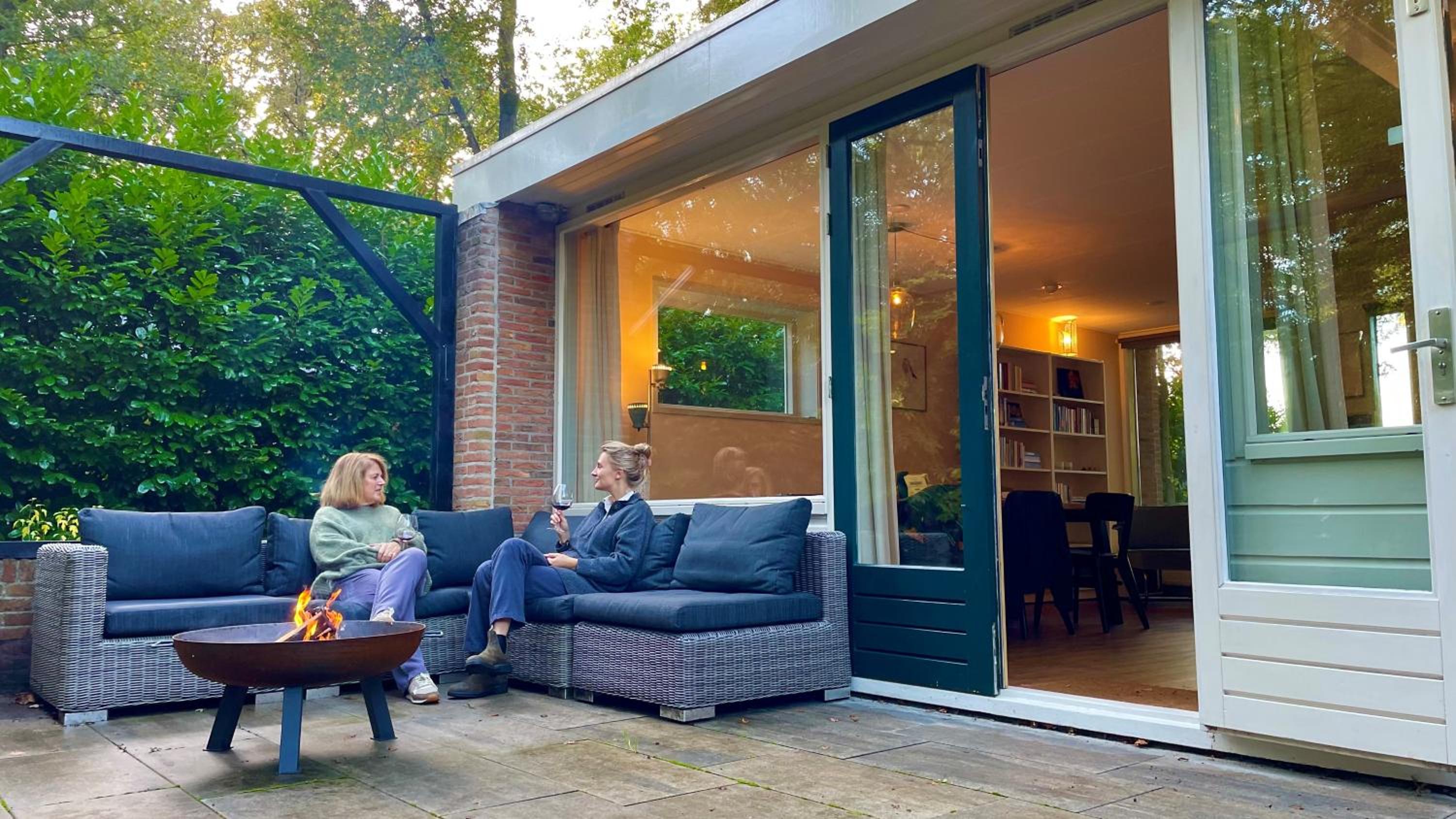 Veel eigen en omheinde grond in dit luxe huisje! view 3