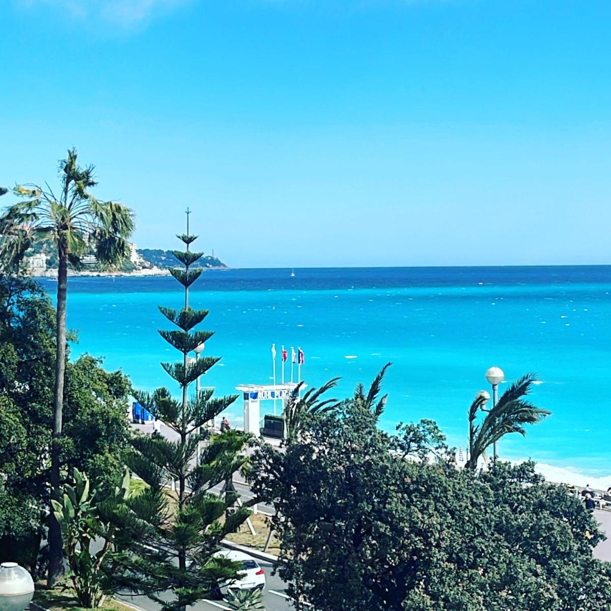 Apart-a-Nice : A Breathtaking View on the Sea