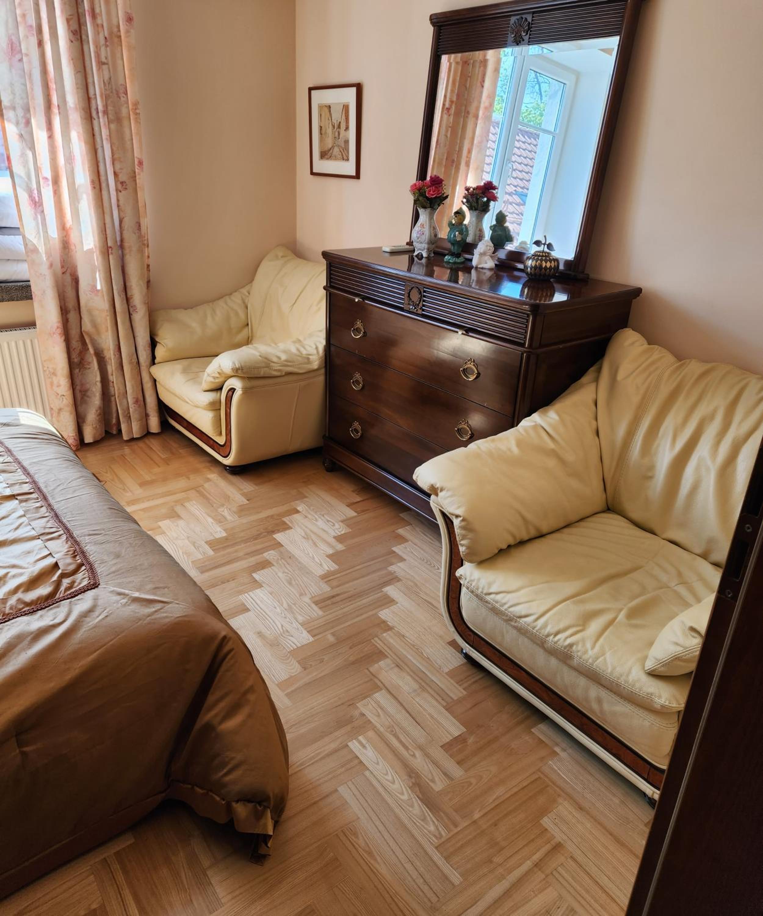 HaPPy Inn ArkA the heart of Old Town, Self-Check-in, A-C, Car-Parking, Balkony view 5
