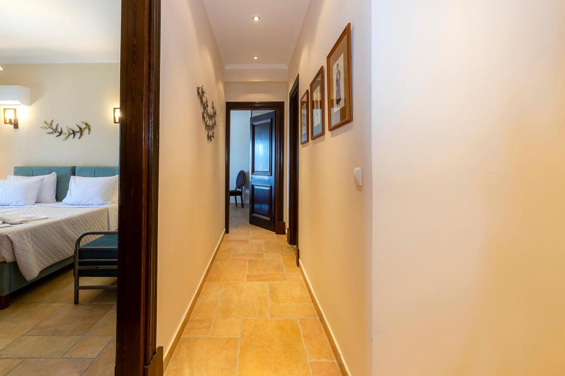 Solaris Methea- Luxury Central Villa by the Castle photo 2