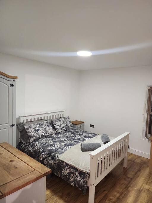 Leicester Vacations - City Centre 2 Bed 2 Bath 5 guest with Cheapest overnight Car park Entrepreneur Stays - Property Image 2