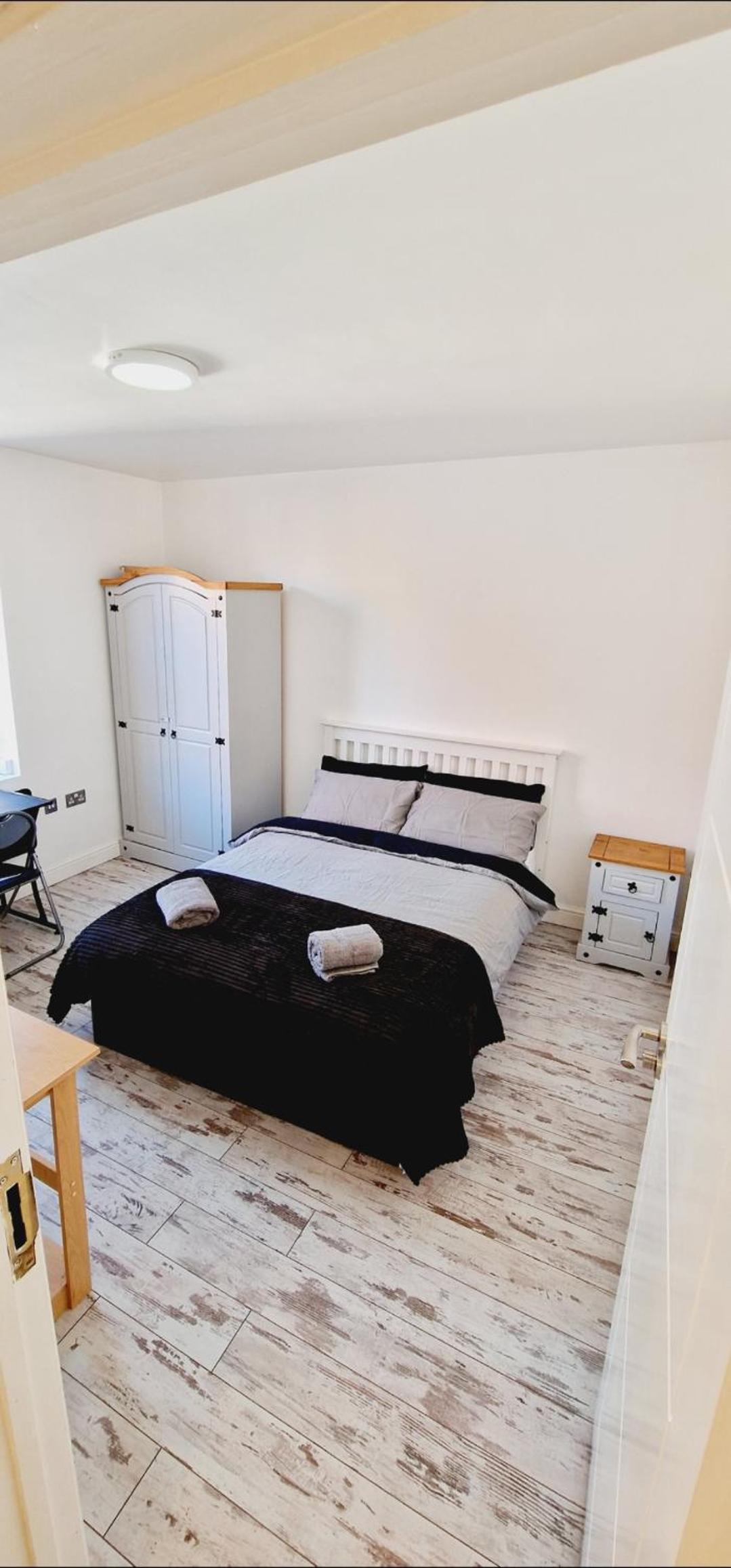 Leicester Vacations - City Centre 2 Bed 2 Bath 5 guest with Cheapest overnight Car park Entrepreneur Stays - Property Image 6