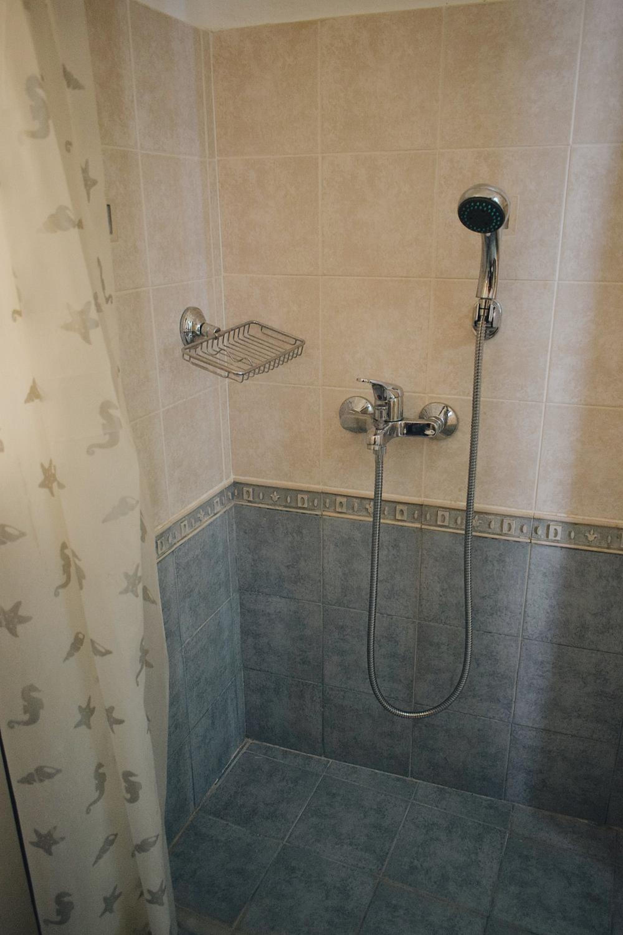 Yi artistry 1-bedroom medieval holiday house view 5