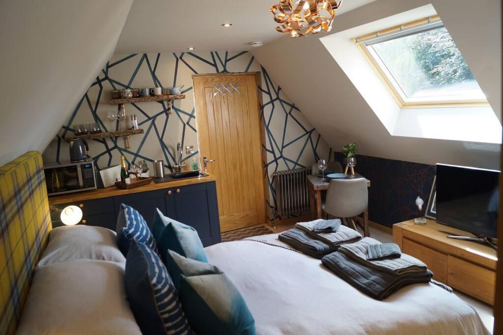 The Old Maple Lodge-Luxury Private Annex with a view in rural setting