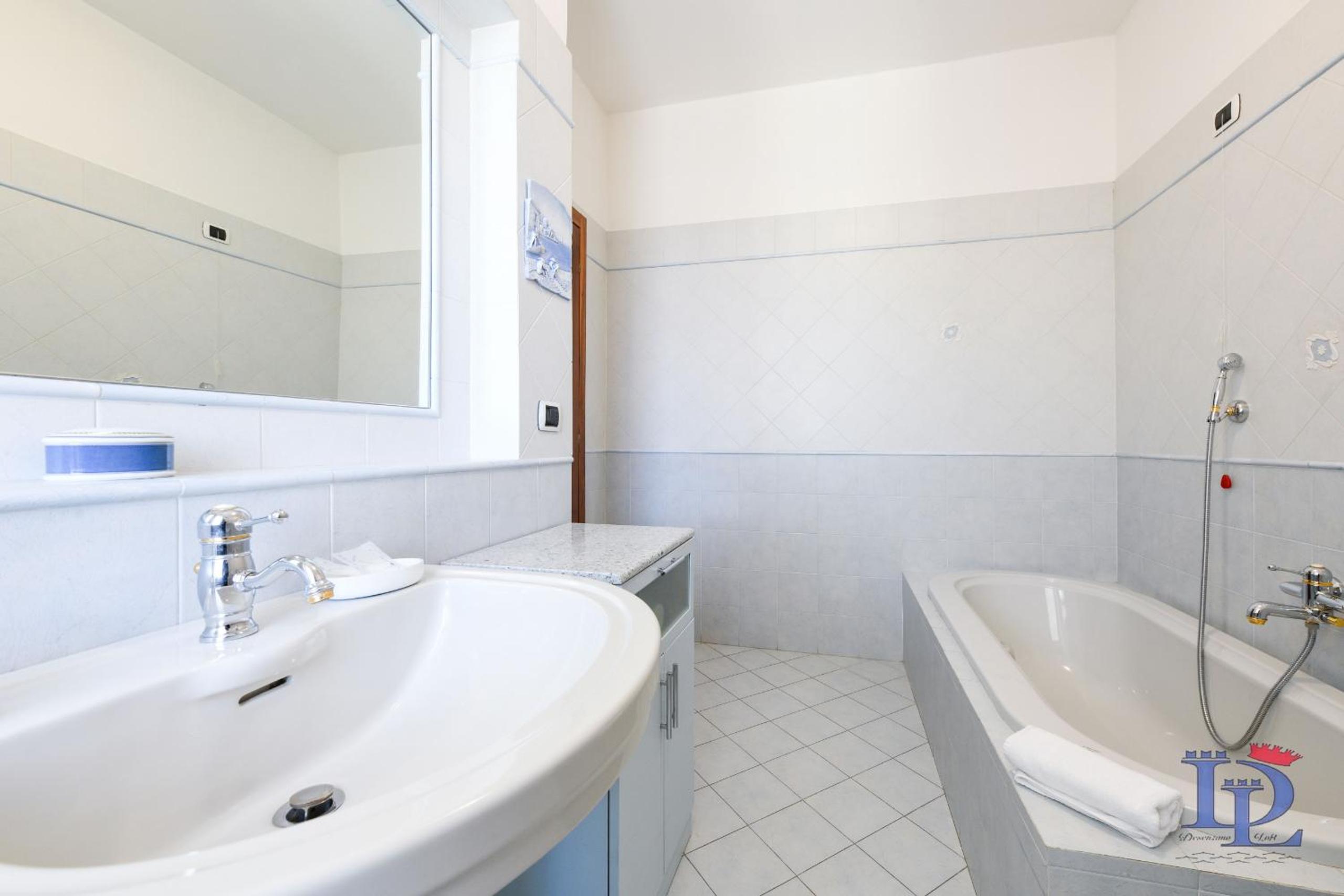 Splendido Apartment DesenzanoLoft Official Partner Homes & Villas by Marriott Bonvoy