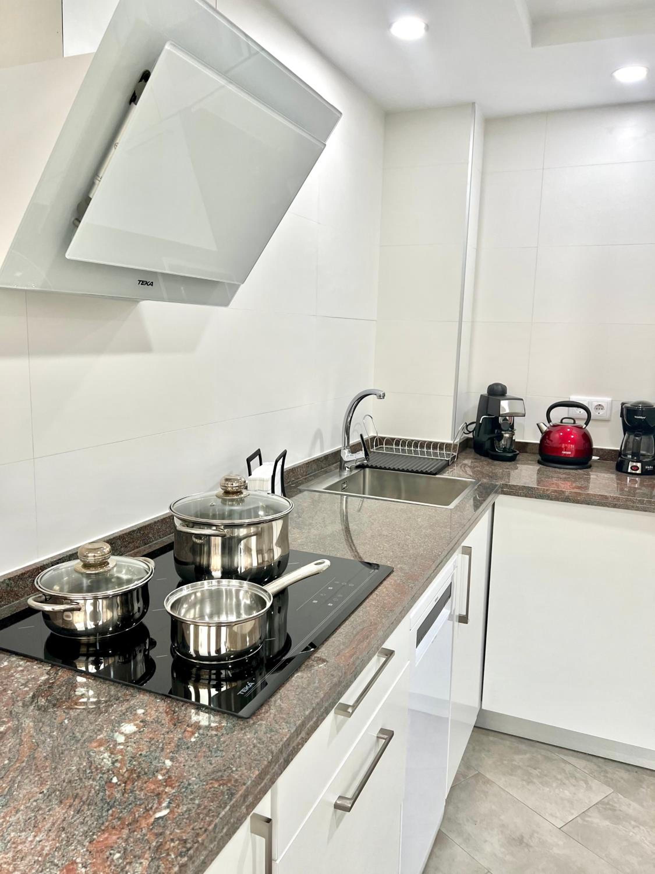 Modern Apartment Steps from the Beach photo 5