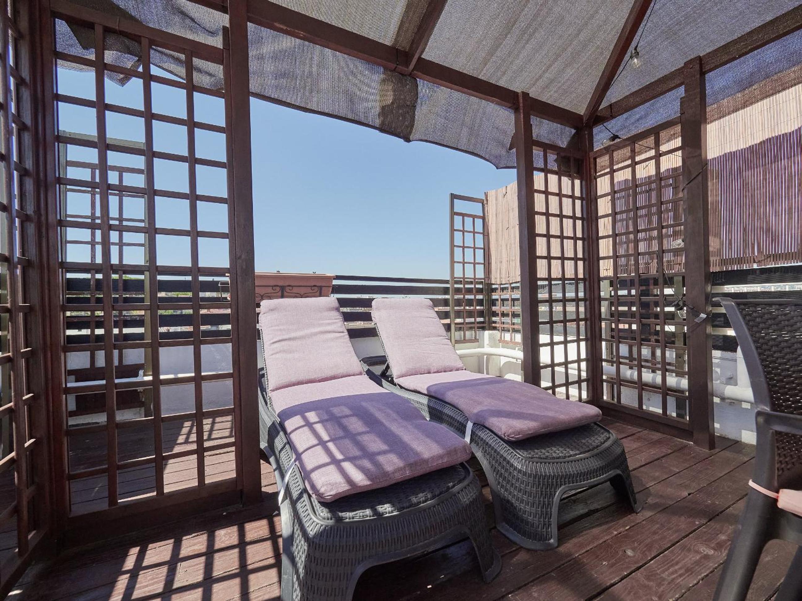 Unique Cozy Scenic Penthouse
