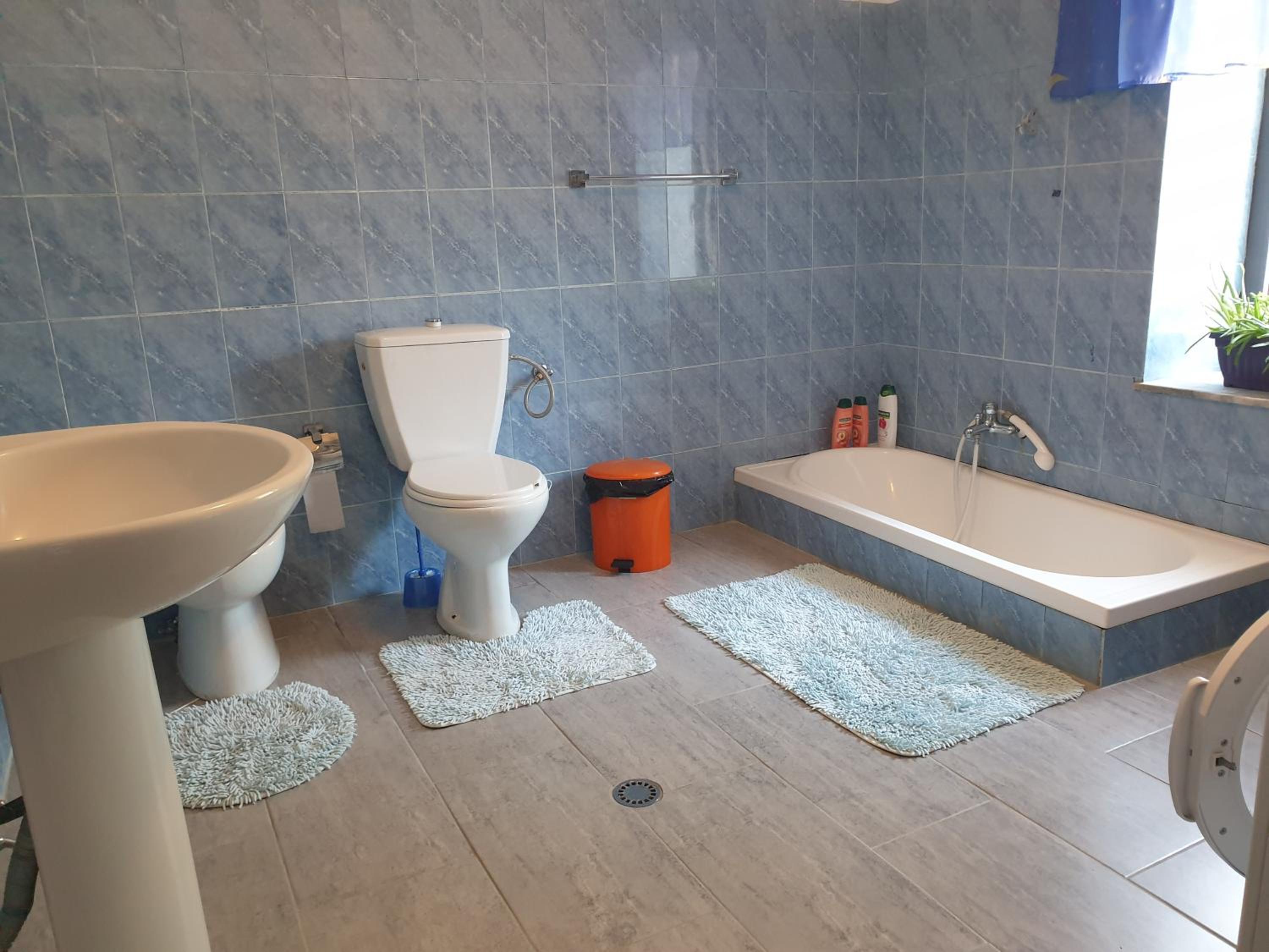 Eni's Villa, 5km From Shengjini Beach