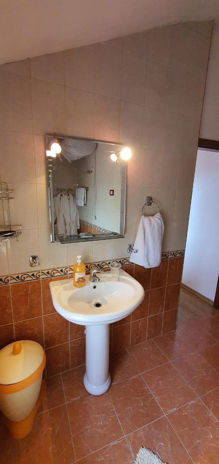 Eni's Villa, 5km From Shengjini Beach