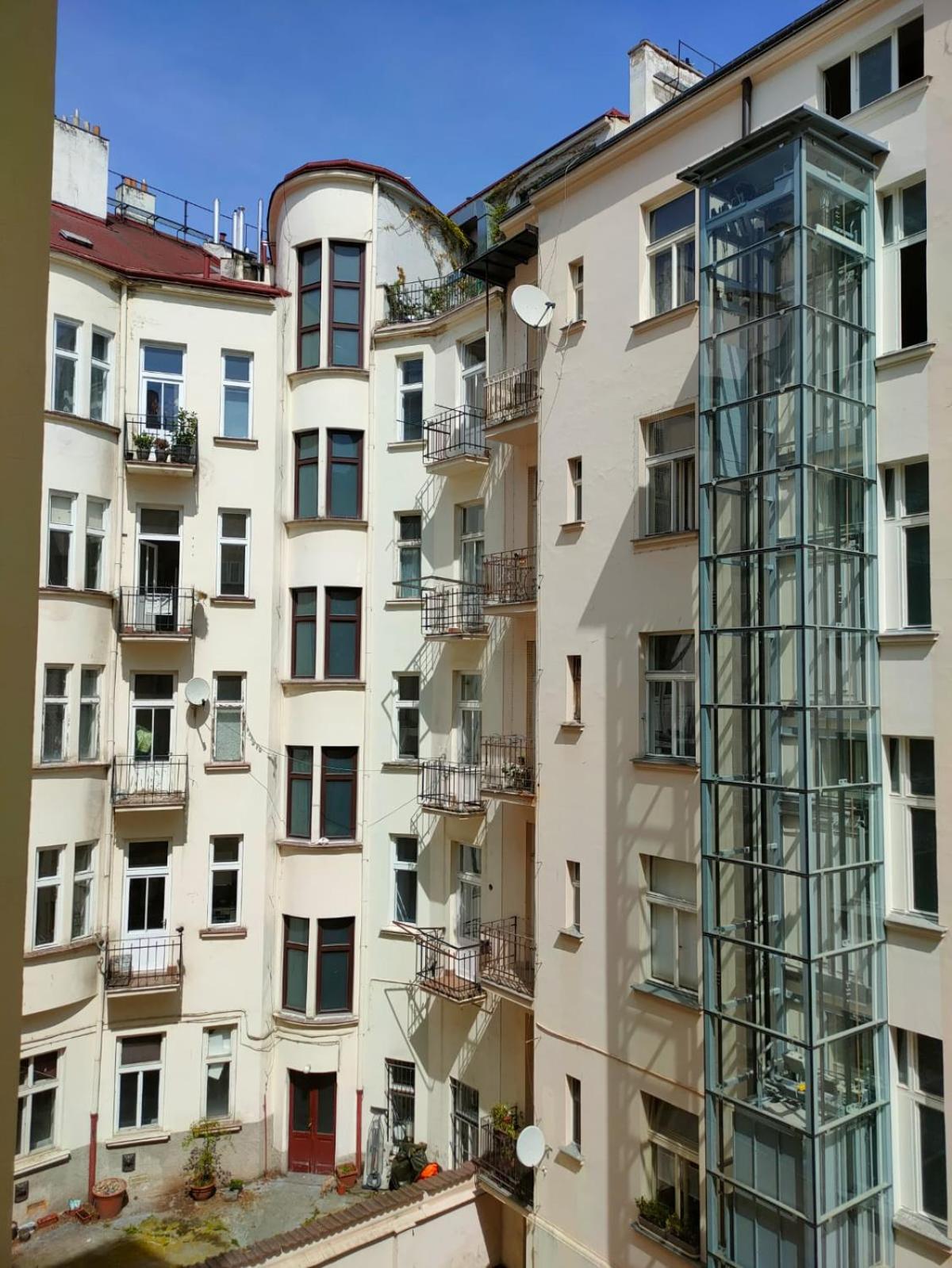 Drama Queen in Old Town Prague