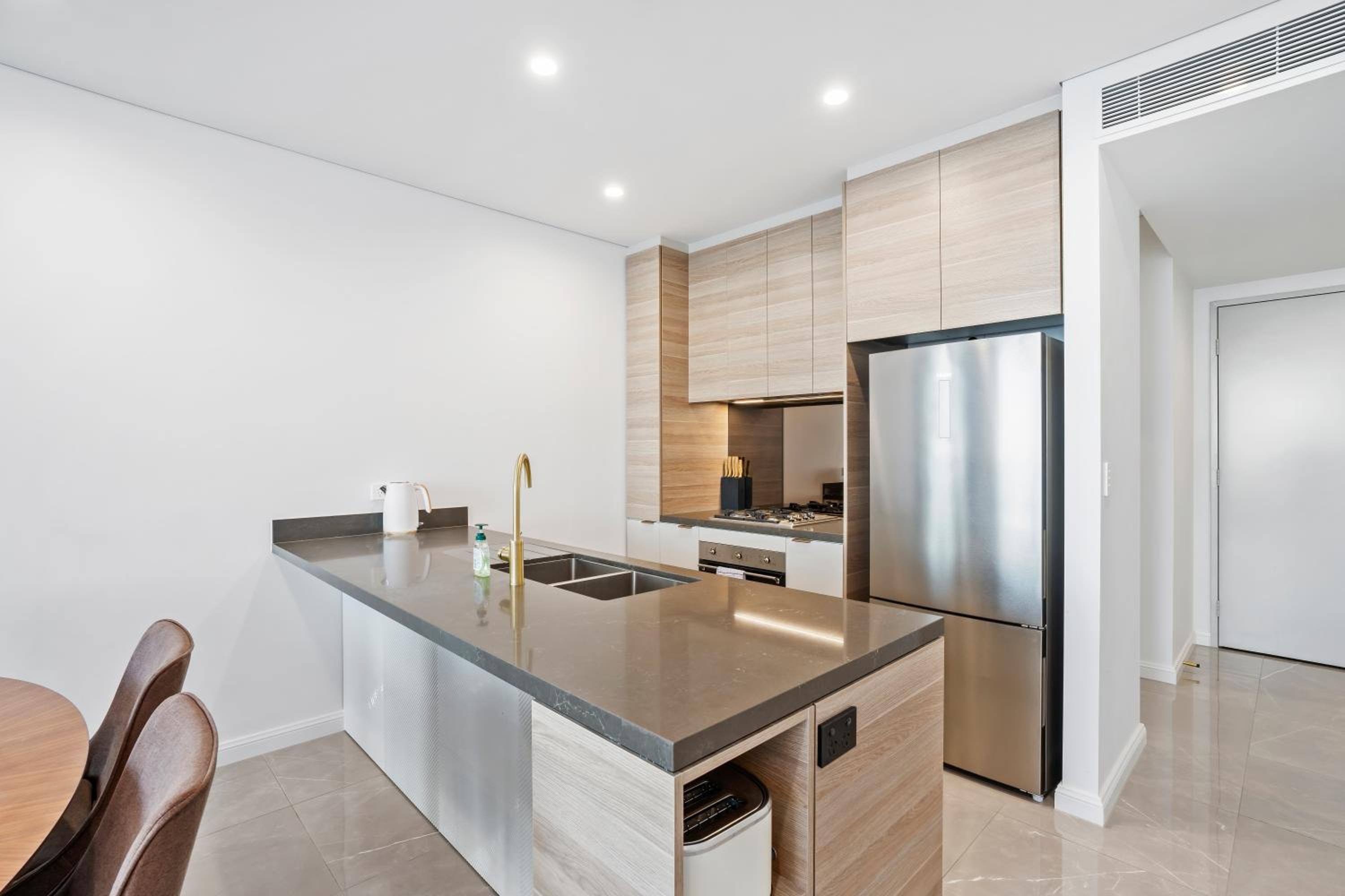 Surfers Paradise New Beachfront Apartments