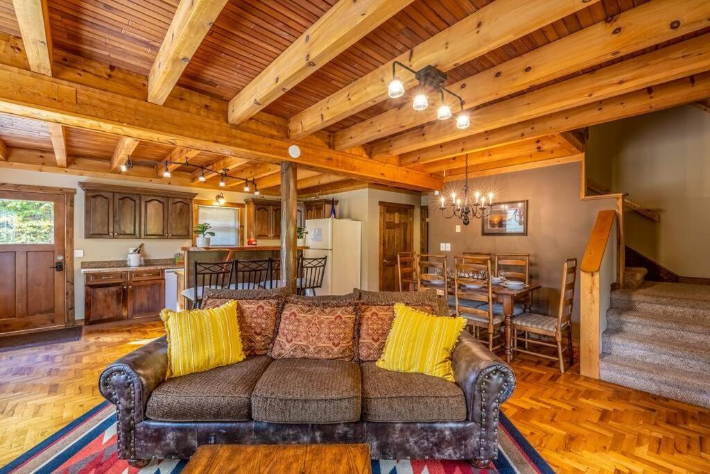 The Hideout near Snowshoe Resort view 3