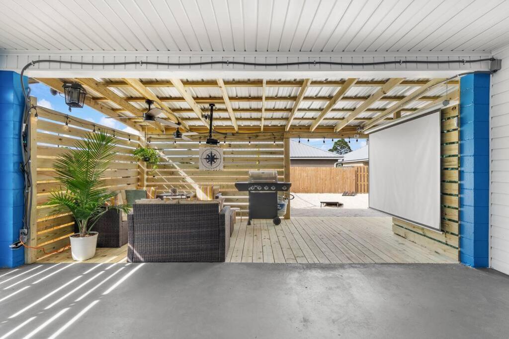 Sea Escape: PCB Two Blocks From Beach view 5