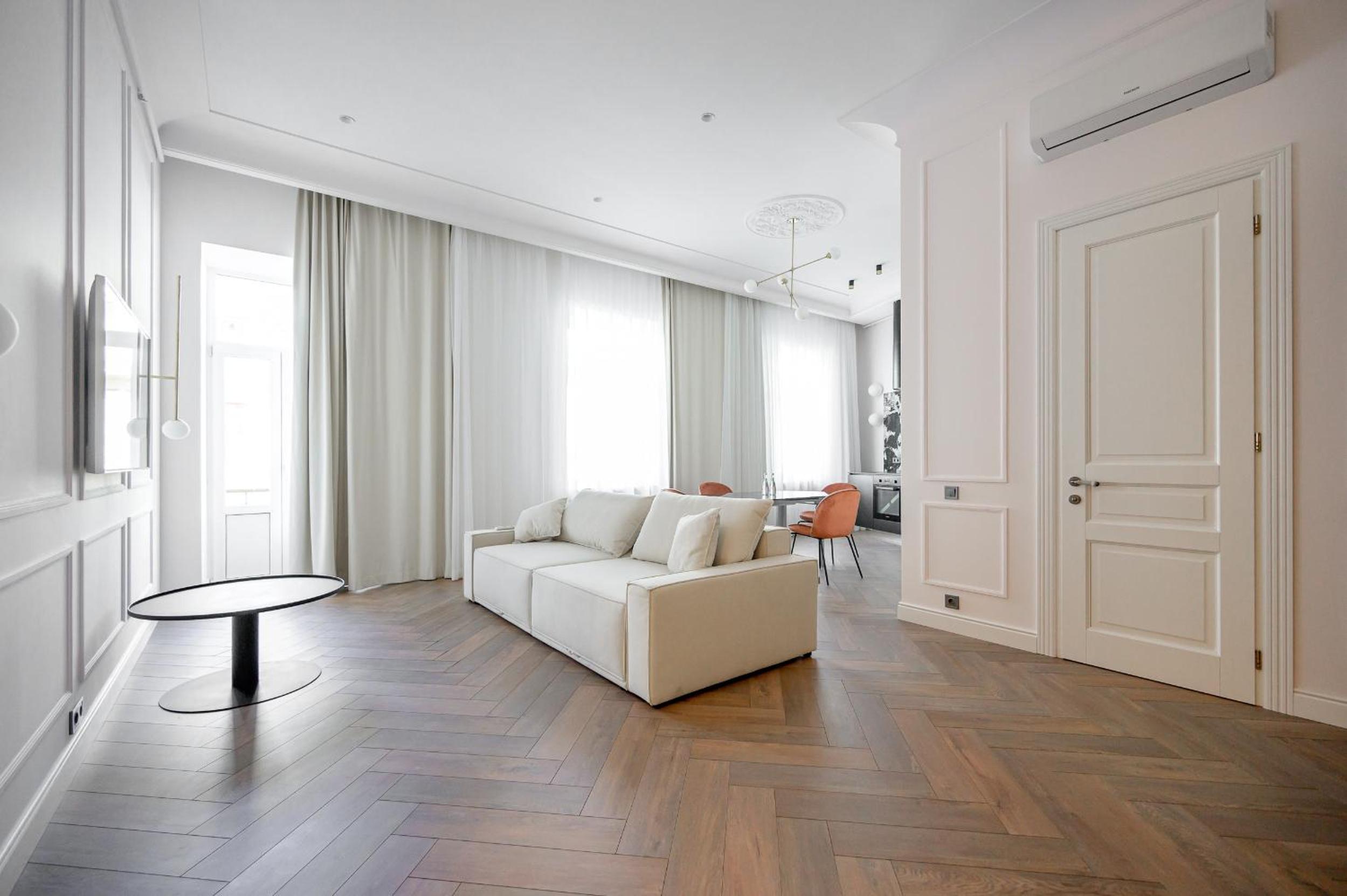 Vintage Apart on Ekaterininskaya sq. 9 view 2