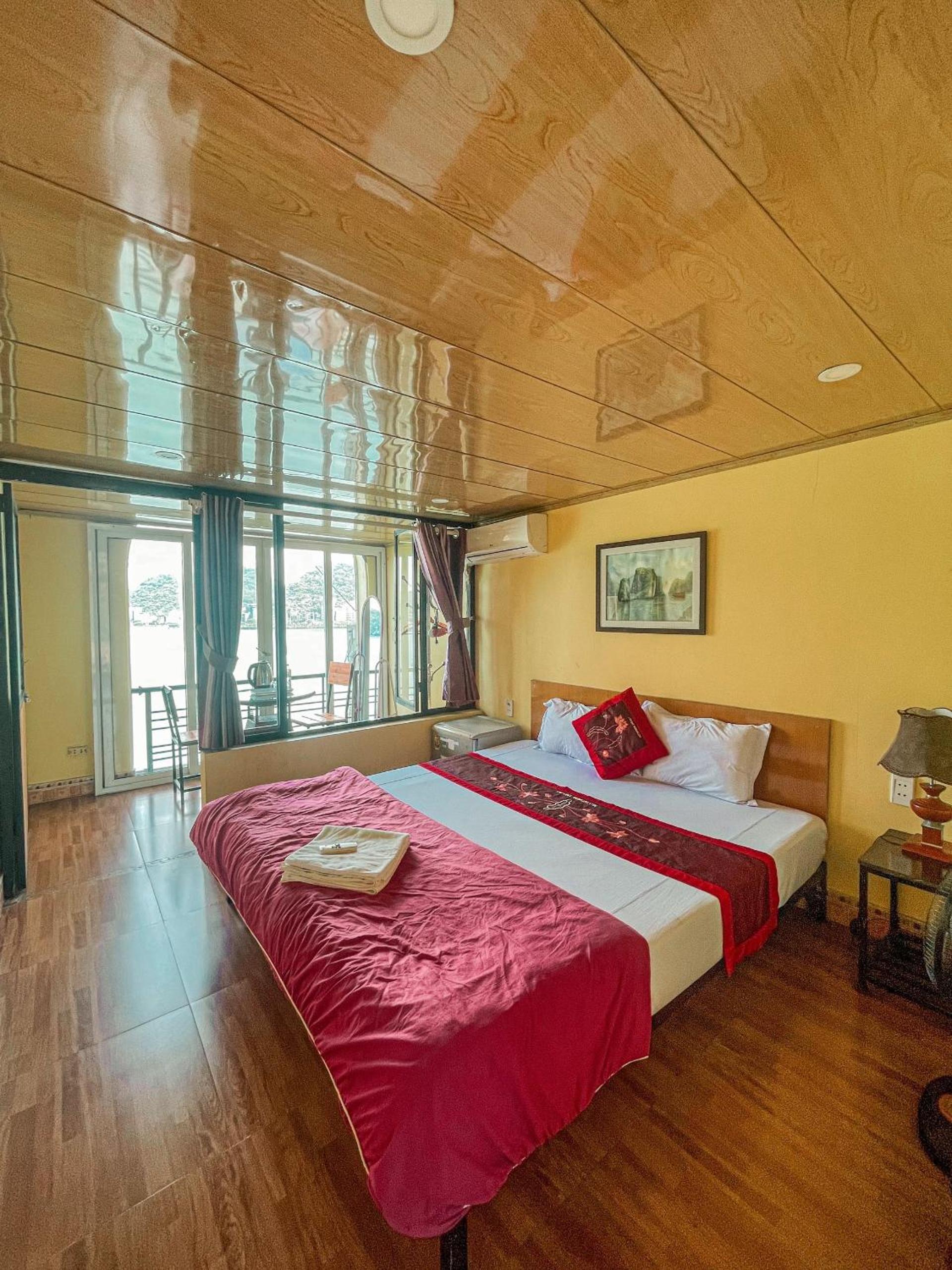 LePont Cat Ba Bungalow