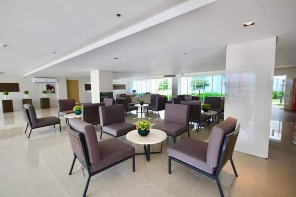 2-bedroom condo unit with Netflix and board games view 3