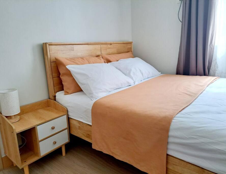 2-bedroom condo unit with Netflix and board games view 4