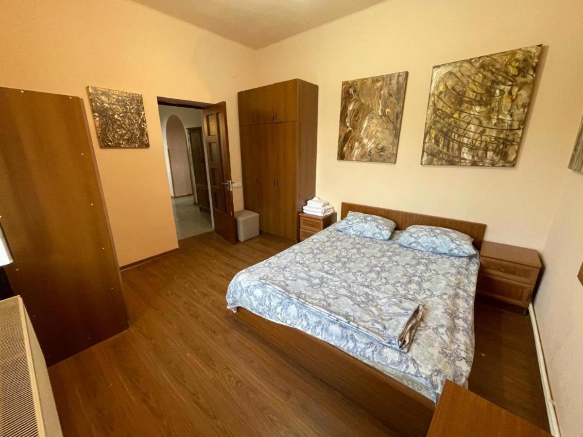 Gallery Villa