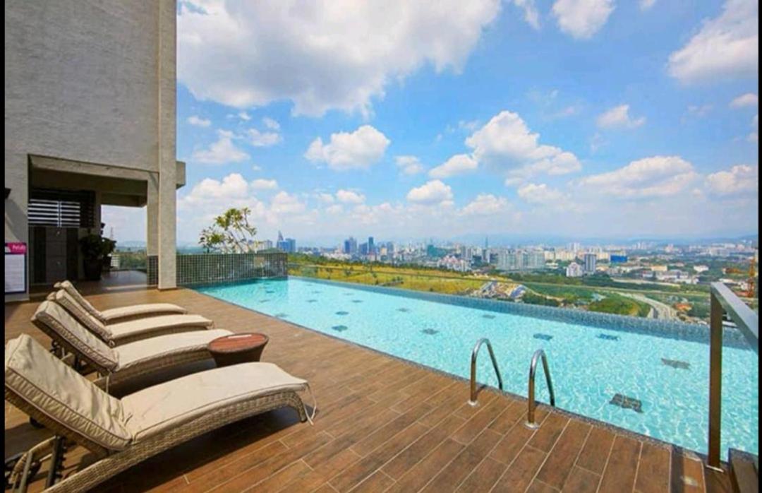 Midvalley Luxury Maxine Suite