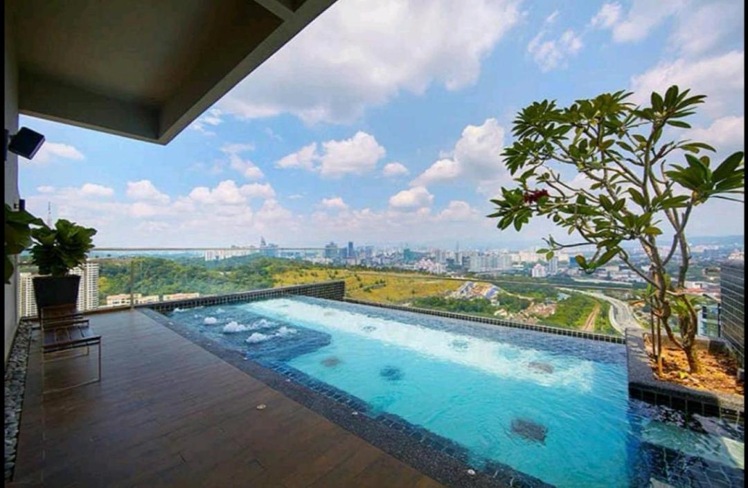 Midvalley Luxury Maxine Suite