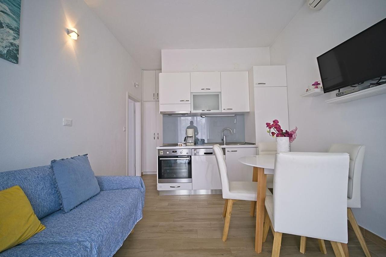 Apartment Toni with spacious terrace view 2