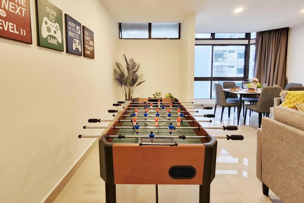 16pax Bukit Bintang Pavilion/Fahrenheit/ Netflix