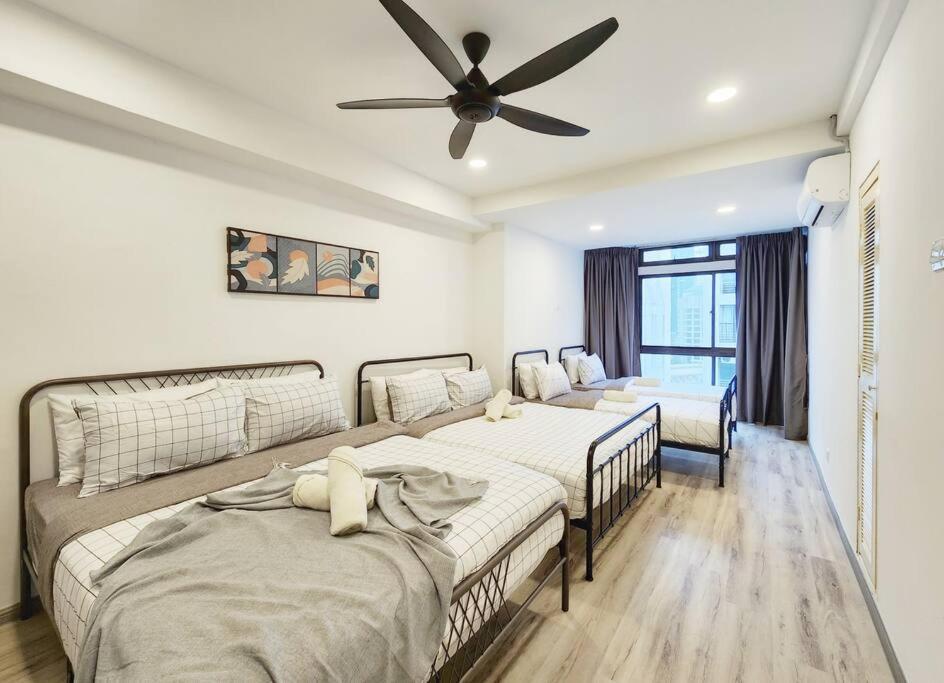 16pax Bukit Bintang Pavilion/Fahrenheit/ Netflix