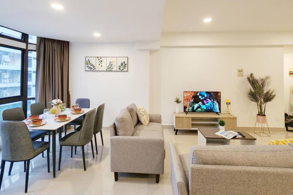 16pax Bukit Bintang Pavilion/Fahrenheit/ Netflix