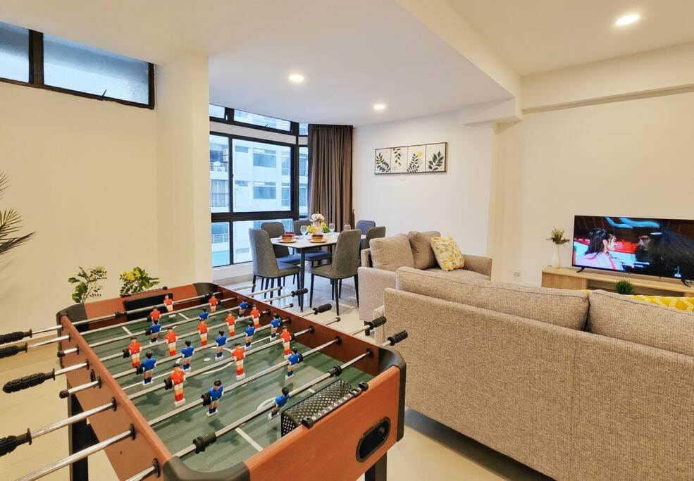 16pax Bukit Bintang Pavilion/Fahrenheit/ Netflix