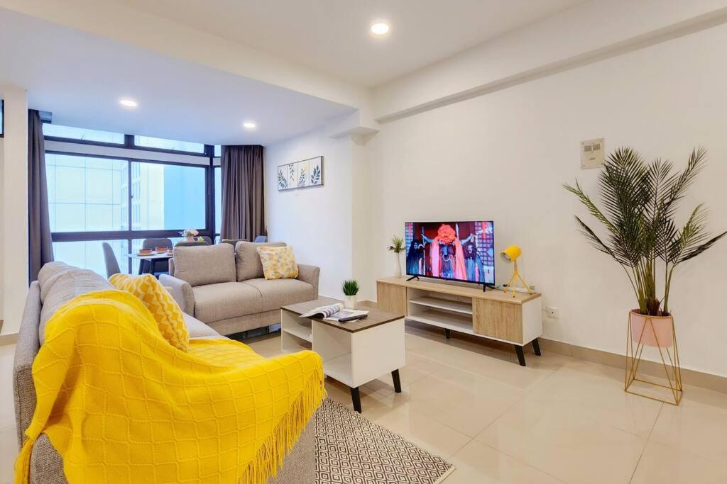 16pax Bukit Bintang Pavilion/Fahrenheit/ Netflix