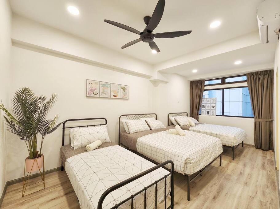16pax Bukit Bintang Pavilion/Fahrenheit/ Netflix