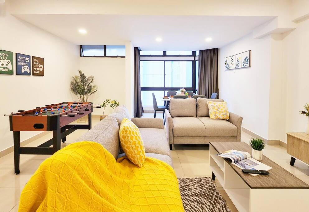 16pax Bukit Bintang Pavilion/Fahrenheit/ Netflix
